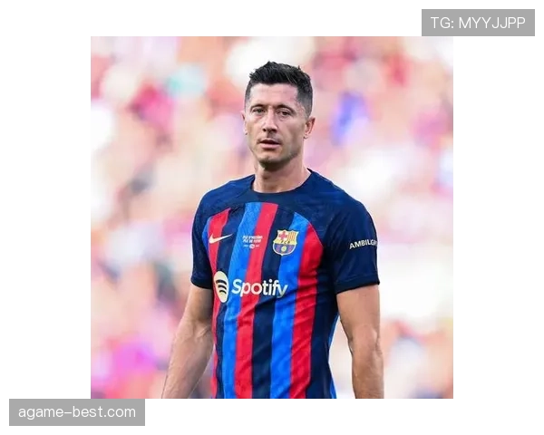 莱万多夫斯基国家队个人表现与荣誉困境解析