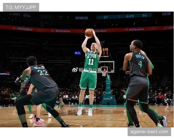 替补控卫佩顿普里查德无球掩护拉空位较上季更稳