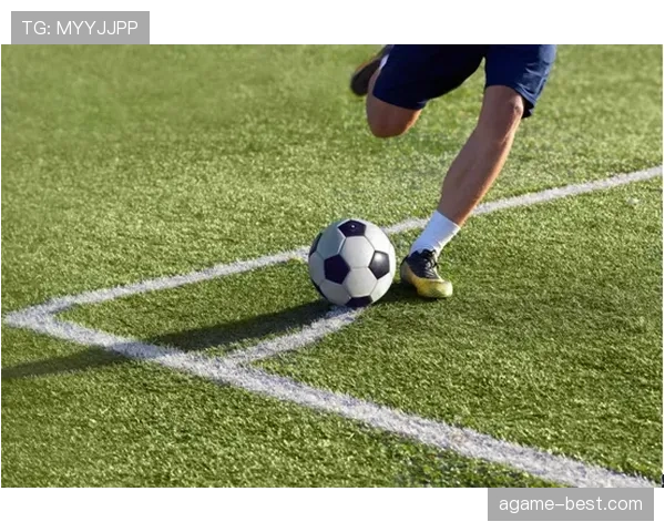 足球比赛中球鞋规定的规则细节与裁判检查标准解析